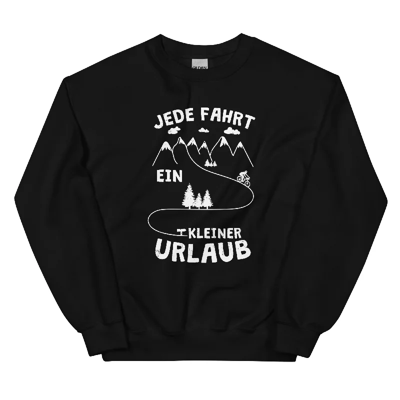 Jede Fahrt ein kleiner Urlaub - Sweatshirt (Unisex) Hoodie with Hidden Zipper Minimalist Clean