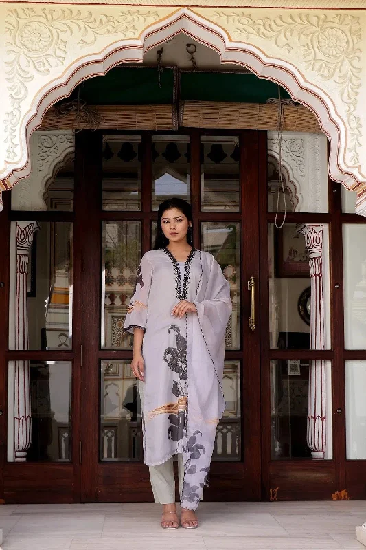 Vaasva Women Grey Tabby Slik Print & Embroidered Kurta, Pant & Dupatta Straight Casual Yoga Pants