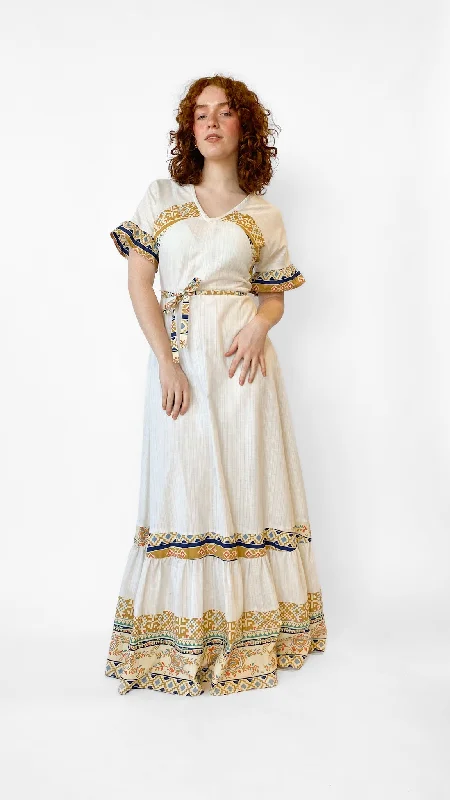 1970s White Cotton Geometric Prarie Maxi Dress, sz. M Comfortable Maxi Dress with Slits