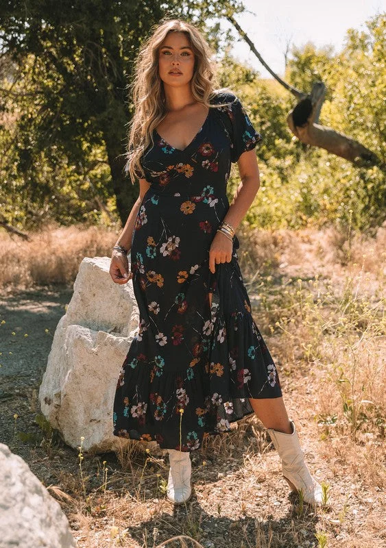 Lily’s Floral Maxi Dress Fashionable Halter Neck Maxi Dress