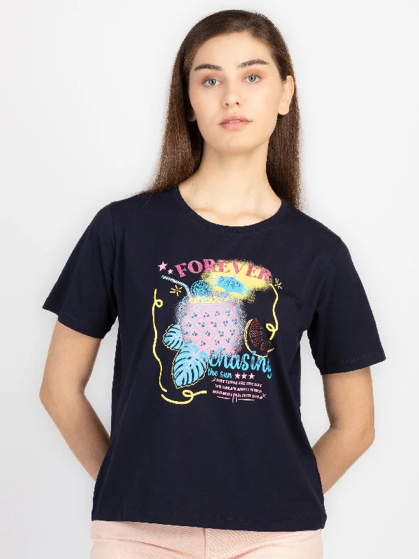 Womens Printed Round Neck T-Shirt Modern Contemporary Chic