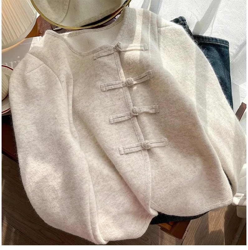 New Chinese style sweater jacket for women new style long-sleeved knitted cardigan       S4895 Front Pockets Side Pockets Patch Pockets