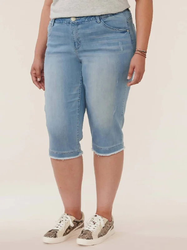 Fray Hem Skimmer Jeans - Plus In Light Wash Trendy Classic Fit Jeans